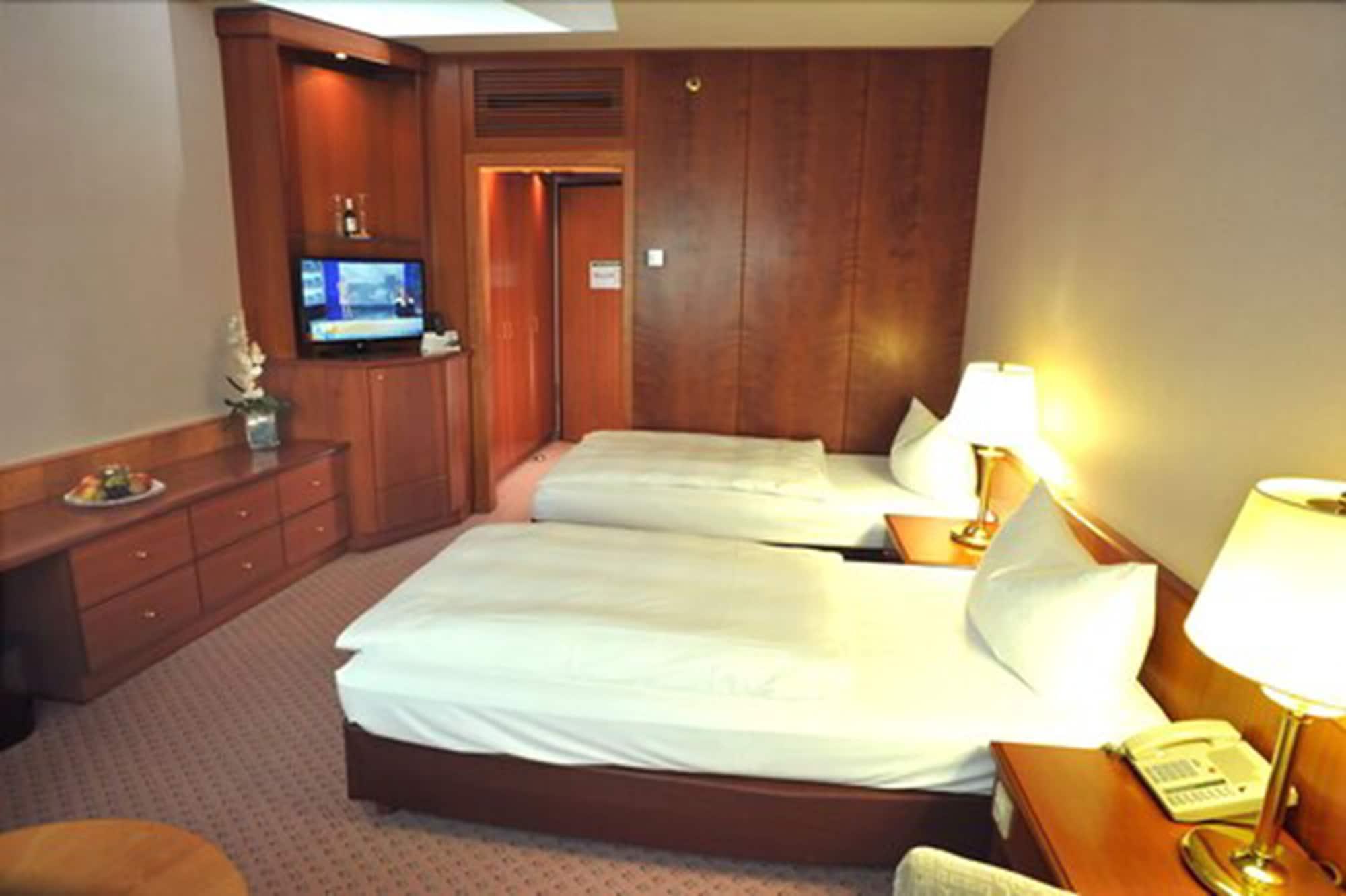 Radisson Blu Hotel Котбус Экстерьер фото